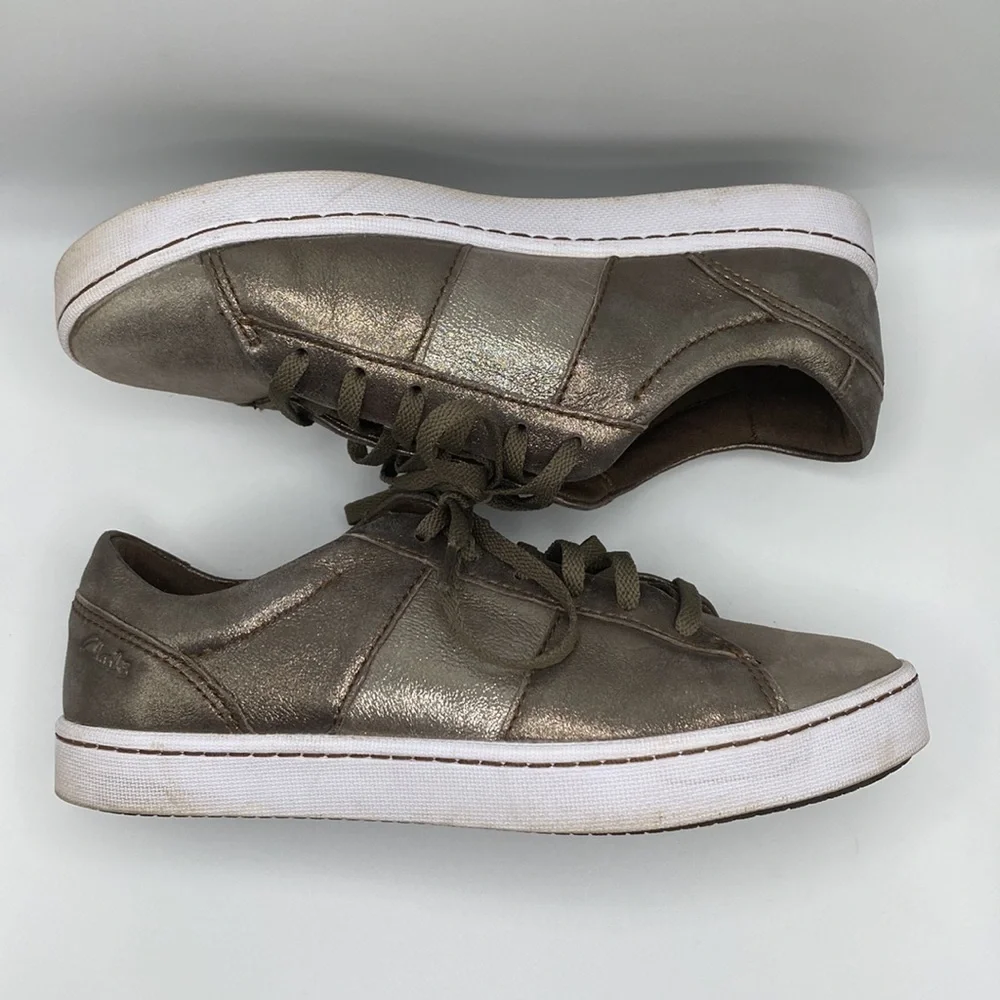 CLARKS PAWLEY RILEE METALLIC LEATHER SNEAKERS IN GRAY WOMEN’S SZ 6